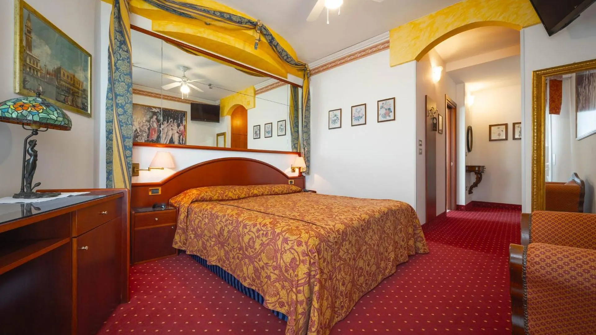 Hotel Napoleon Lido di Jesolo 4*,  Italien