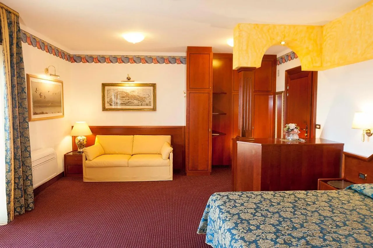 Hotel Napoleon Лидо-ди-Езоло