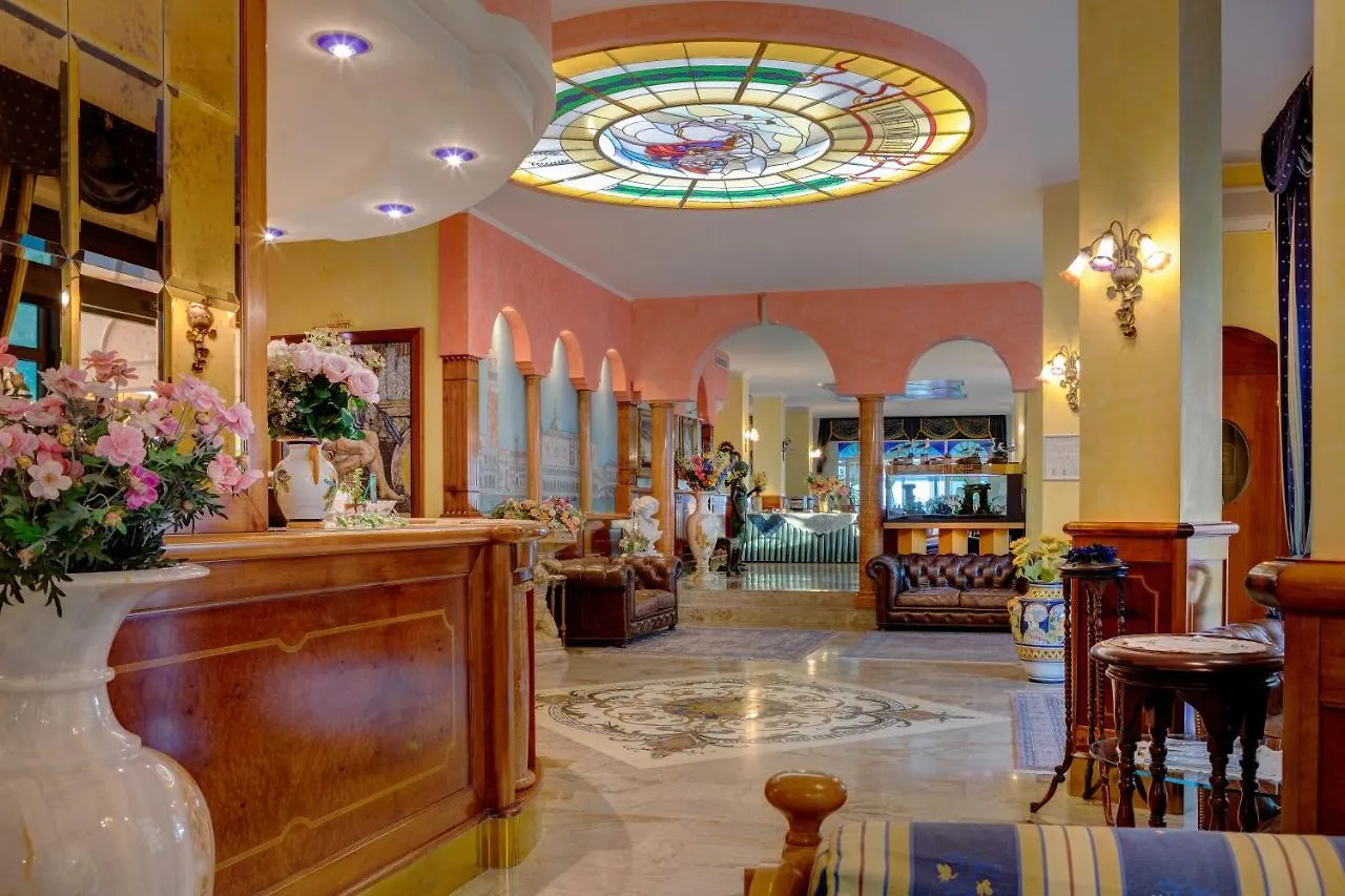 Hotel Napoleon Lido di Jesolo 4*,