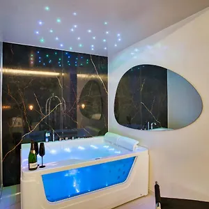 distinto-suite-rooms.lecce-hotels.com/