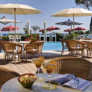 ruhl-beach-hotel-suites.hotelslidodijesolo.com/