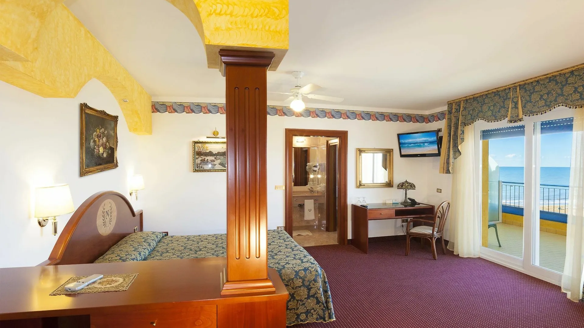 Hotel Napoleon Lido di Jesolo 4*,  Italy