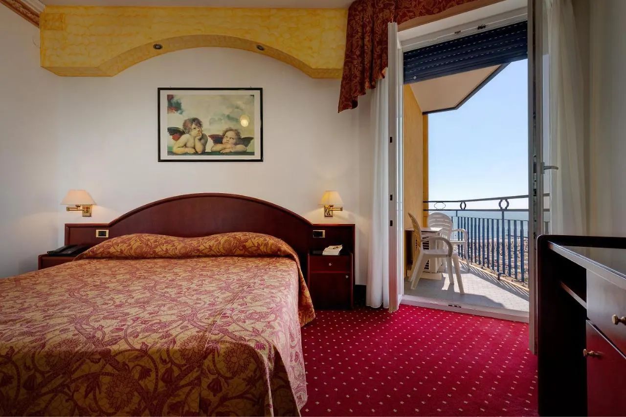 לידו די ג'סולו Hotel Napoleon 4*, לידו די ג'סולו