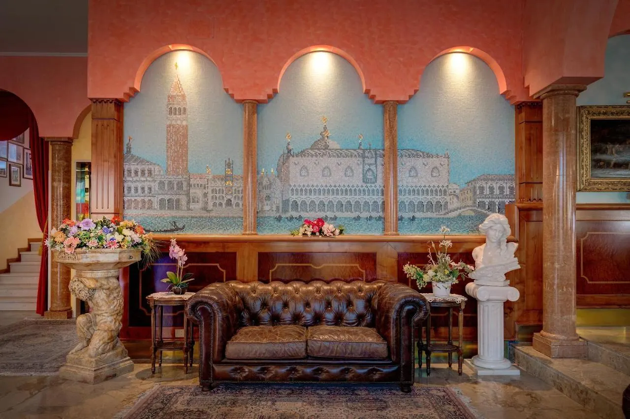 Hotel Napoleon 리도 디 예솔로 4*,